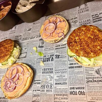 Курица бургер в Mr. Grill по цене 389 ₽