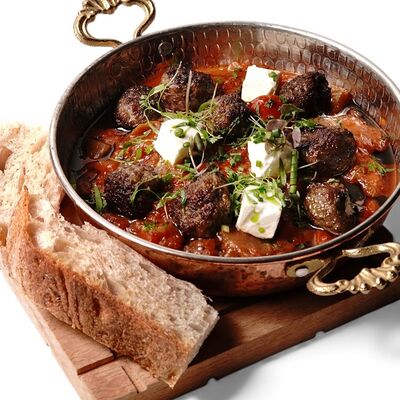 Авторская шакшука с митболлами в Завтрак по цене 700 ₽