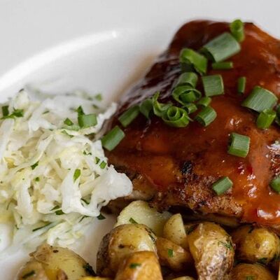 Ребра под соусом сладкий чили с беби картофелемв Лизонька, ты где? по цене 760 ₽