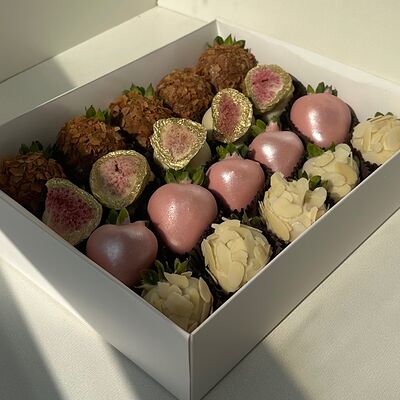 Клубника в шоколадев Allowberry по цене 5500 ₽