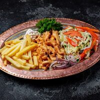 Донер на тарелке Курица в Meat Feast