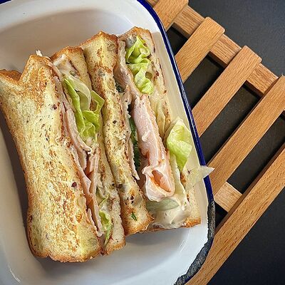 Сэндвич с индейкой в Бекки бар по цене 480 ₽