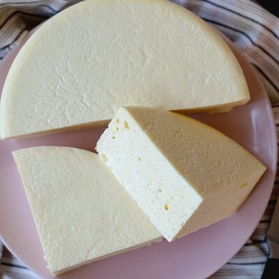 Сыр молочный сулугуни в Грузинские пекарни по цене 500 ₽