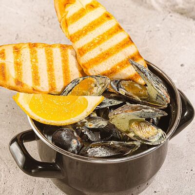 Черноморские мидии в сливочном соусе в Stories по цене 750 ₽