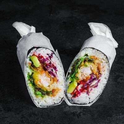 Суширитто с креветкой в Tsunami по цене 440 ₽