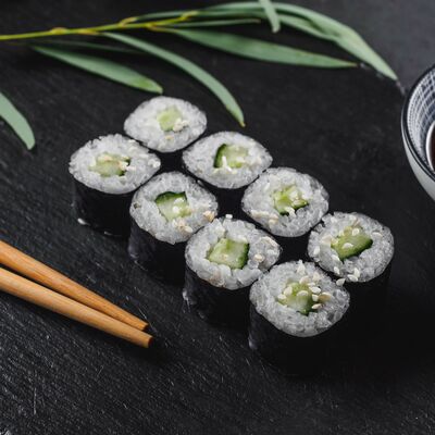 Ролл с огурцом в Maki Family по цене 99