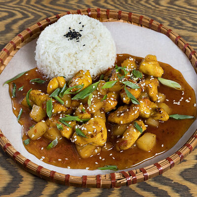 Курица с ананасами в Starwok по цене 490