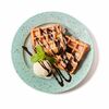 Венская вафля с авокадо и яйцом пашот в Vibes Cafe по цене 520