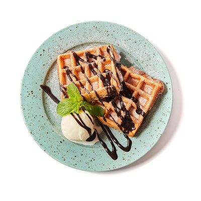 Венская вафля с авокадо и яйцом пашот в Vibes Cafe по цене 520 ₽