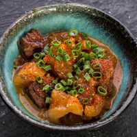 Тушеные сухожилия в KU: рамен изакая бар