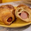 Круассан с сосиской и соусом в Пекарня Буханка по цене 225