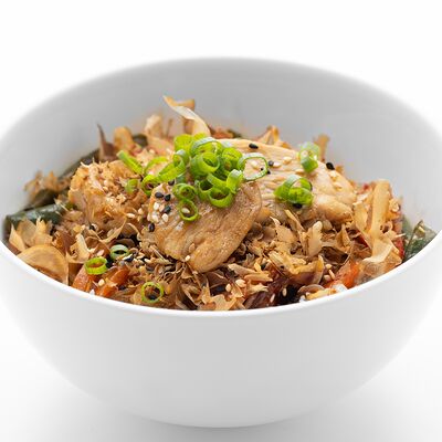 Удон с куриным бедром в Маяк дзиро по цене 679 ₽