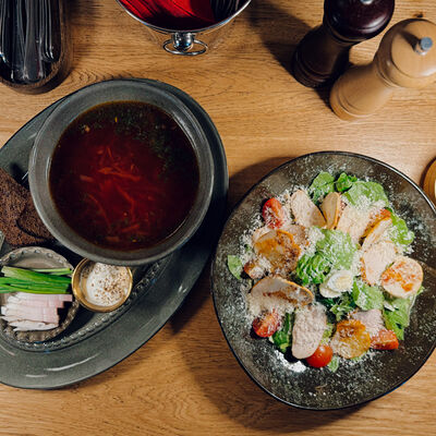 Царь-борщ и салат Цезарь с курицей в Фабрика по цене 1050 ₽