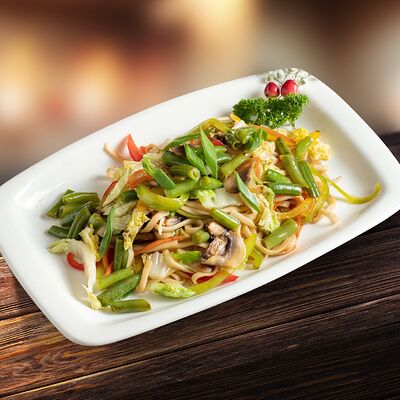 Яки-удон лапша с овощами в Суши Рай по цене 499 ₽