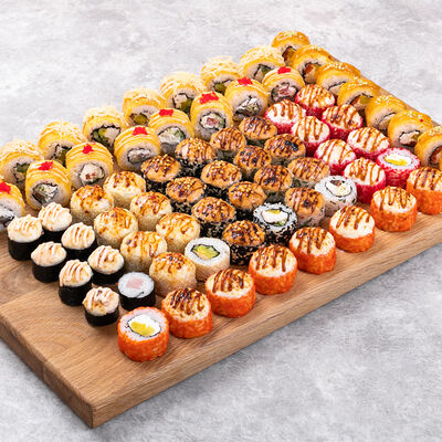 Антикризисные Два килограмма hot в СушиGood по цене 1999 ₽