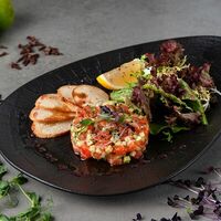 Тартар Лосось с соусами Чимичури и Понзу в Wine More Bar