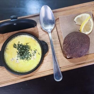 Мозельская наваристая уха в Генрих и Генриетта по цене 380 ₽