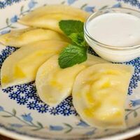 Вареники с творогом и сметаной в Сыроварня