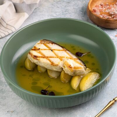 Жареная белая рыба с яблоками в Ellips по цене 1490 ₽