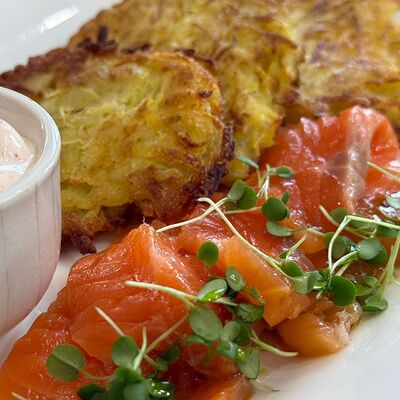 Картофельные драники с беконом/лососем в Krems по цене 590 ₽