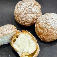 Булочка Шу в Golden-cake