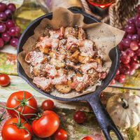 Картофель черри со свиной грудинкой, запеченный с Грана Подано в Карло