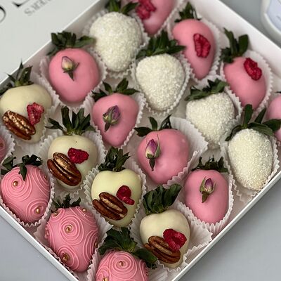 Клубника в шоколаде №40 в Lovely Berry по цене 4690 ₽