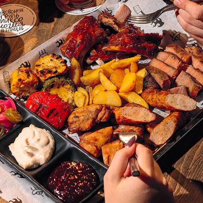 Мясной большой сет Биг босс в Гриль Бар Понеслось по цене 3150 ₽