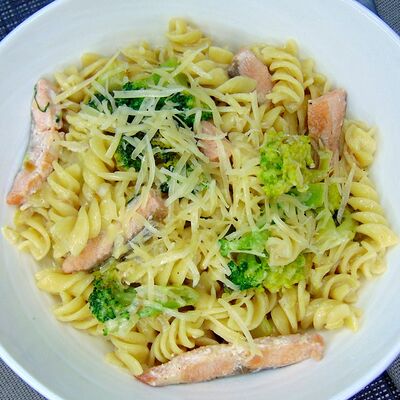 Паста с горбушей и брокколи в Sisters Food по цене 199