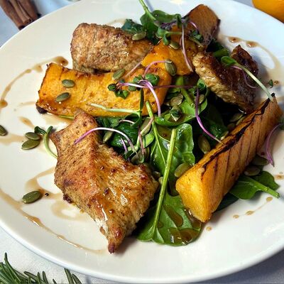 Салат с индейкой и запеченной тыквой в Veranda Shaffran Шафран по цене 750 ₽