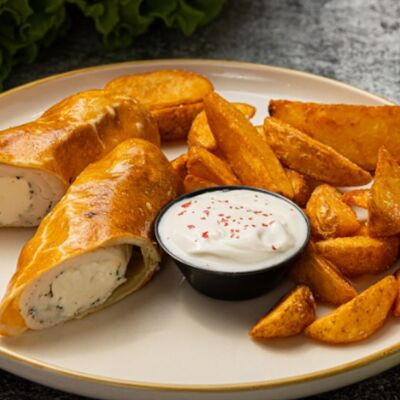 Сытный рулет с картофельными дольками в Кухня для друзей по цене 699 ₽