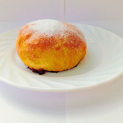 Булочка с клубникой в Столовая №88 по цене 110 ₽