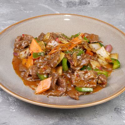 Говядина с овощами и зирой в Китайские слухи по цене 799 ₽