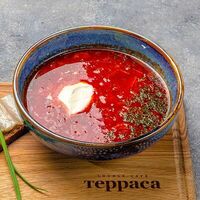 Борщ с говядиной и домашним салом на ржаном хлебе в Терраса