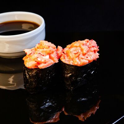 Гункан с креветкой в Royal Sushi по цене 1450 ₸