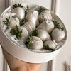 Клубника в белом шоколадев Happy Pie по цене 3500