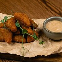 Сырные бермуды в панировке в Brown Bear Grill