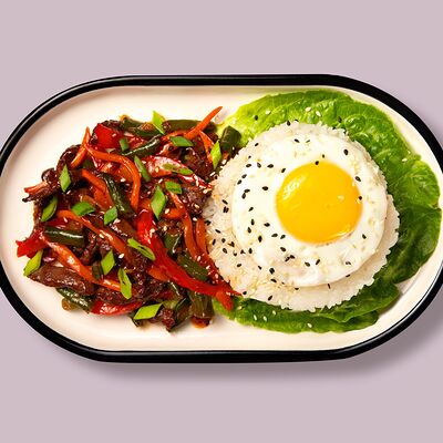 Говядина с рисом и овощами в Точка еды Дмитровка по цене 649 ₽