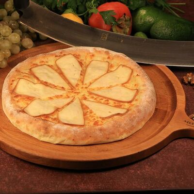 Хачапури с копченым сулугуни в Чичилаки по цене 950 ₽