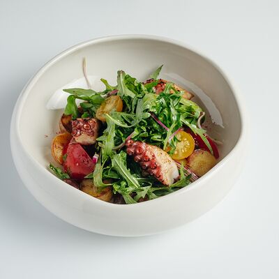 Теплый салат с осьминогом в Everland по цене 1390 ₽