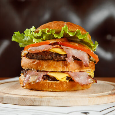 Бургер Мясо Есть в МЯСО ЕСТЬ по цене 880 ₽