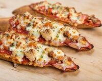 Брускетта с копченой рыбой и креветками в Pizzaroni