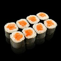 Ролл с лососем в ZUSHI BOX