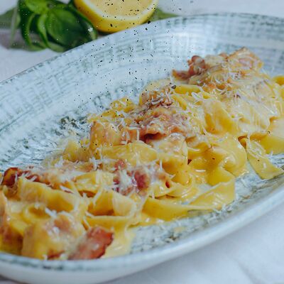 Карбонара на желтке и пармезане с панчеттой в Роланд по цене 750 ₽