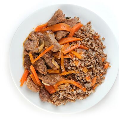 Гуляш из говядины с гречкой в Три жены по цене 224