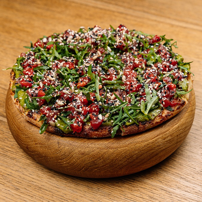 Римская пицца с тунцом, авокадо и халапеньо в Osteria Betulla по цене 750 ₽