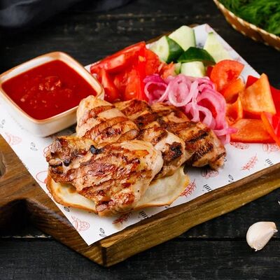 Куриное бедро на горячей лепешке в Славянский базаръ по цене 700 ₽