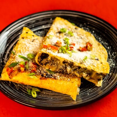 Кесадилья с медовой курочкой в Mexico cantina по цене 650 ₽