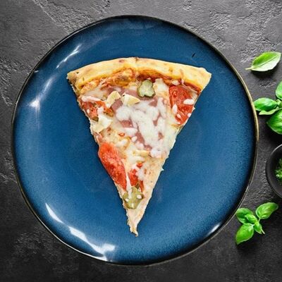 Кусок пиццы Деревенская в ПИКНИК 24/7 по цене 175 ₽