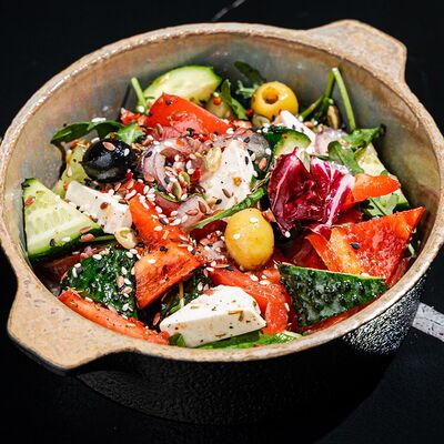 Греческий салат в Moslounge & Bar по цене 470 ₽